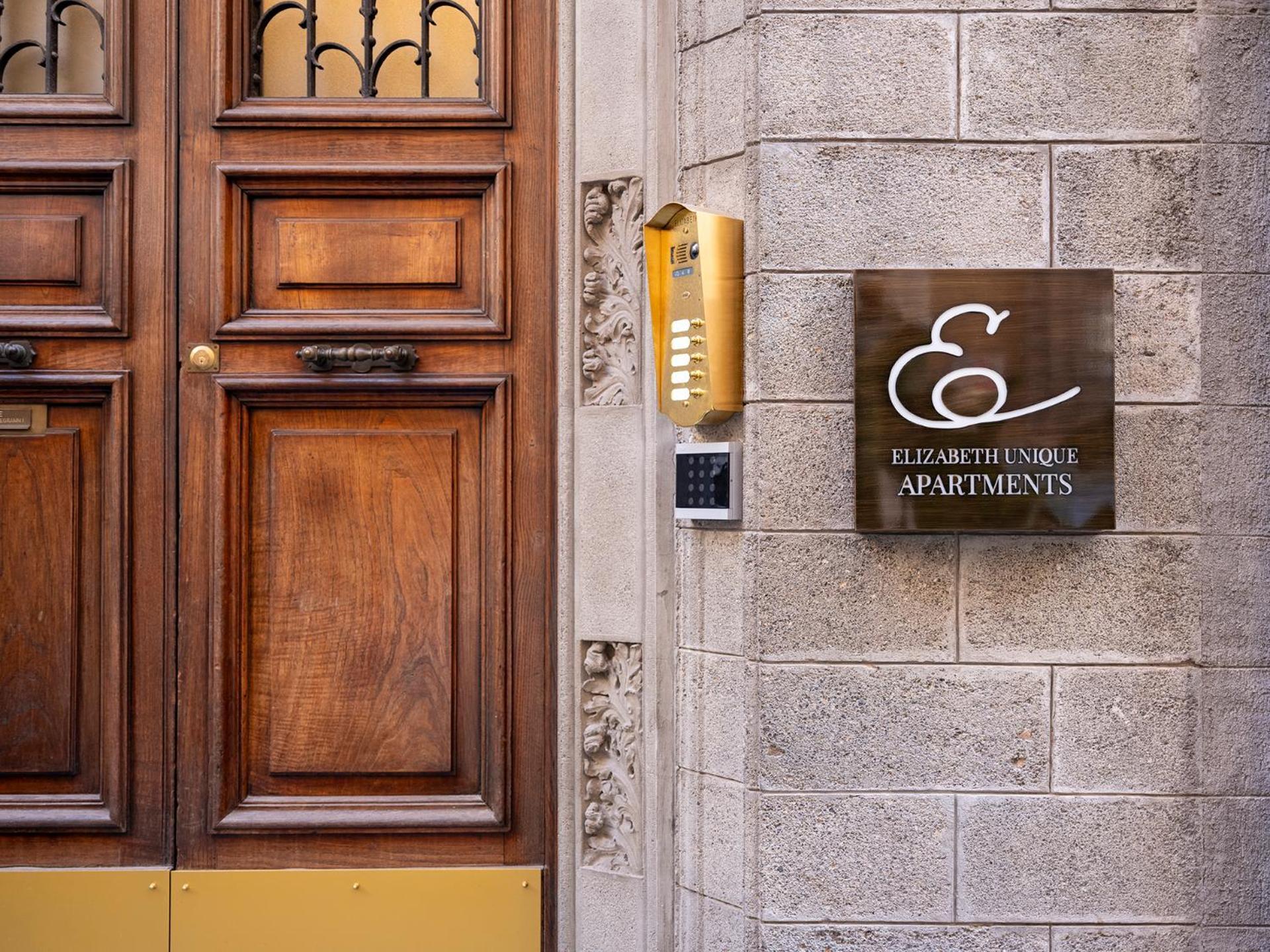 Elizabeth Unique Apartments - A Member Of Design Hotels Rome Exterior photo